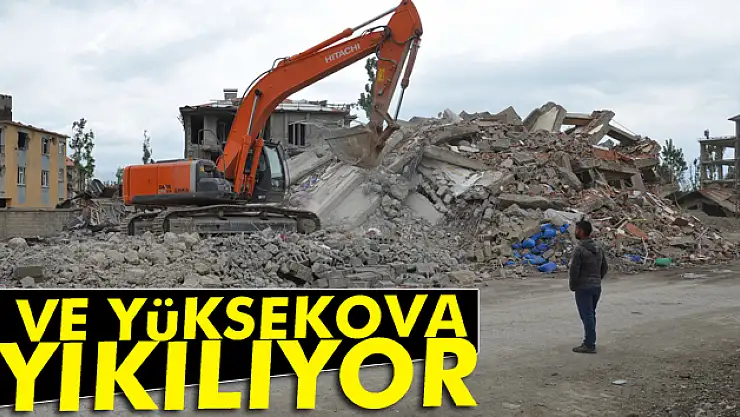 Yüksekova'da binaların yıkımına başladı