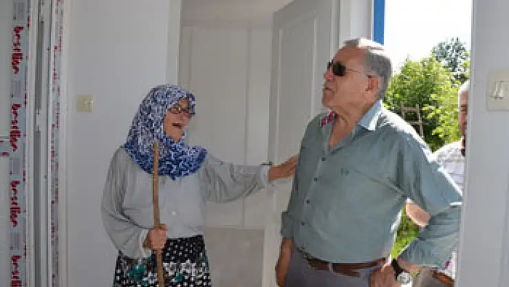  80 YAŞINDAKİ KADININ İSTEĞİNİ KAYMAKAM YERİNE GETİRDİ