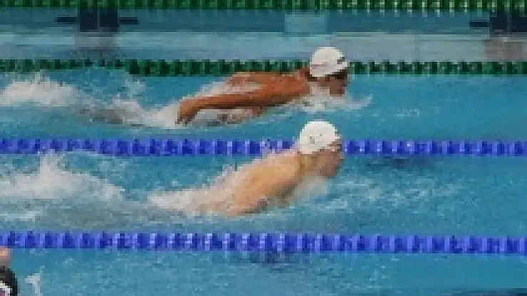Milli yüzücüden 4 Türkiye rekoru