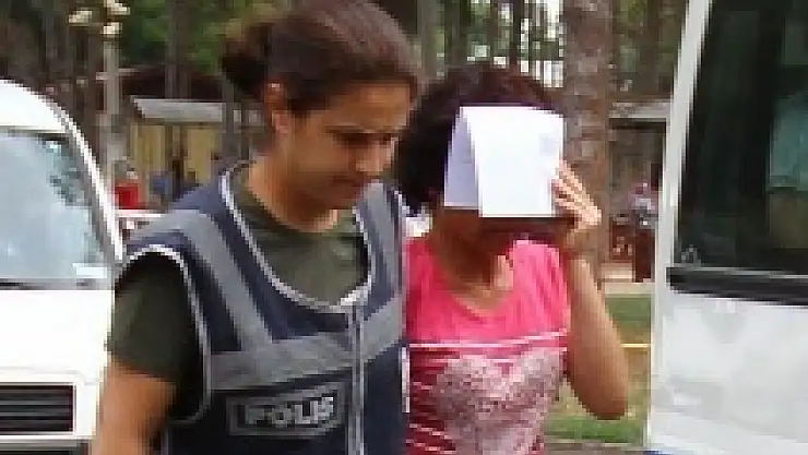 Fuhuş yaptırmaktan yakalanınca 'çocuğuma bakıyordu' dedi