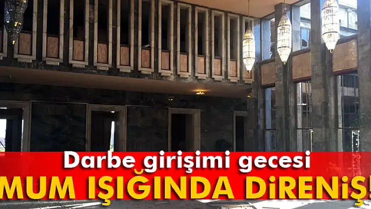 Darbe girişimi gecesi mum ışığında direniş