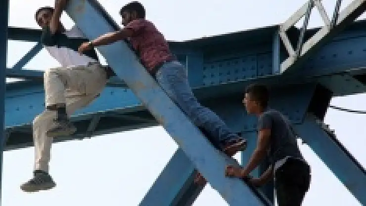 İntihar etmek isteyen bağımlıyı diğer bağımlılar kurtardı