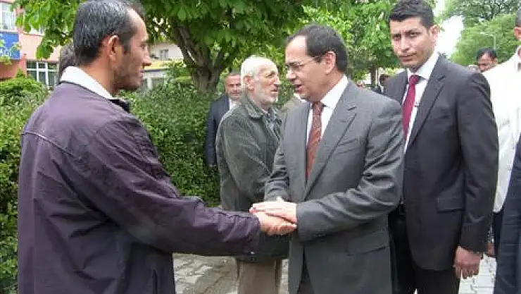 BAKAN DEMİR'İN İLÇE GEZİLERİ