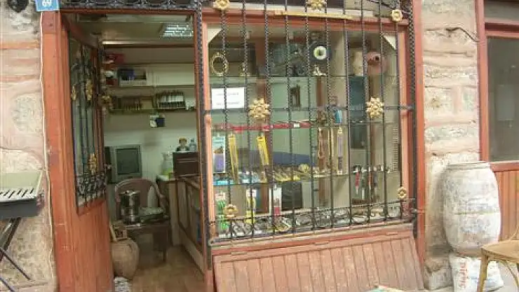 VEZİRKÖPRÜ'DE 12 İŞ YERİ SOYULDU