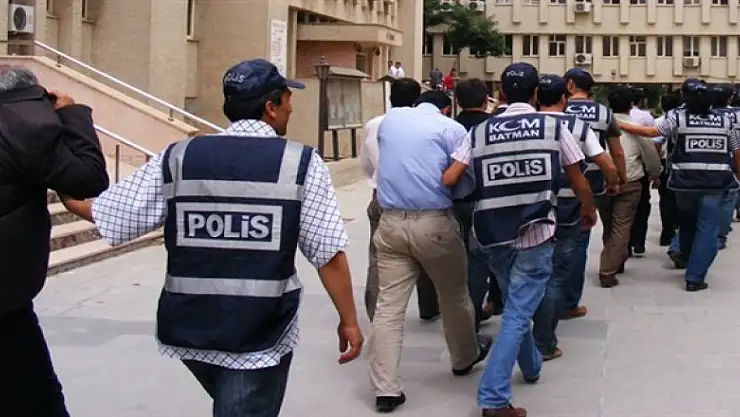 Ünlü holding sahibi 2 kardeşe FETÖ gözaltısı