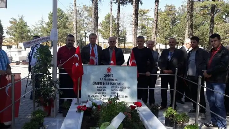 Samsunlu şehit yakını ve gazilerden Halisdemir'in mezarına ziyaret