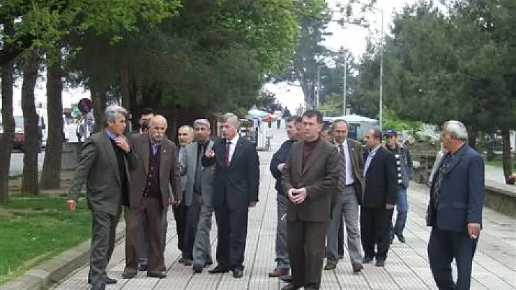 MHP'li Özyer Çarşamba' yı gezdi