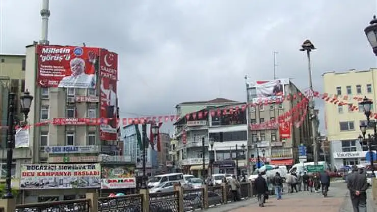 Parti bayraklarında Saadet Partisi önde