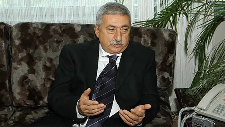 Palandöken: 'Gençlerin Önü Açılmalı'