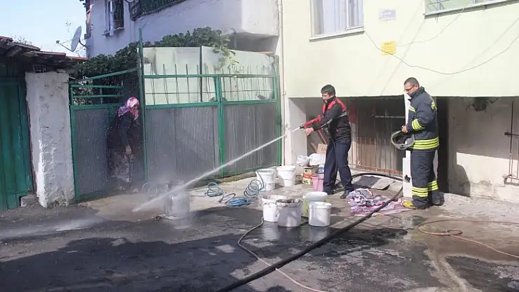 Alev alan mutfak tüpü korkuttu