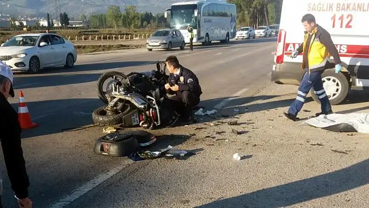 Motosiklet ile kamyonet çarpıştı: 1 ölü, 1 yaralı