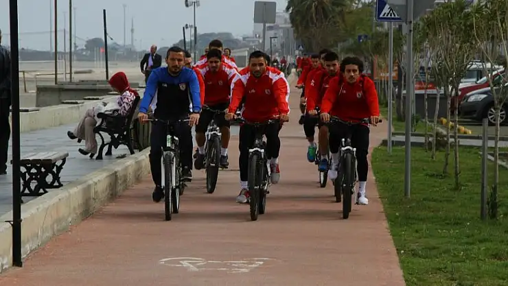 Samsunspor sahilde bisiklet sürdü 