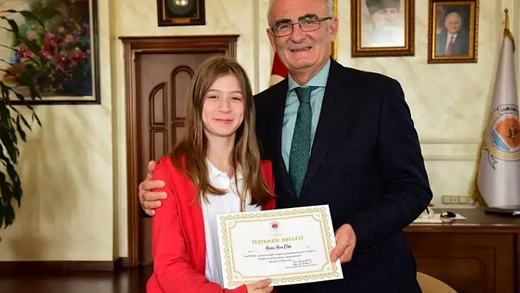 Başkan Yılmaz başarılı dansçıları ödüllendirdi