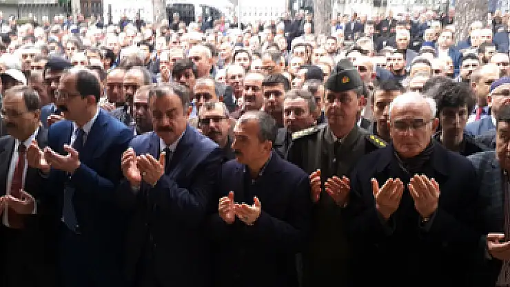 Milletvekili Kırcalı'nın kazada ölen babası toprağa verildi