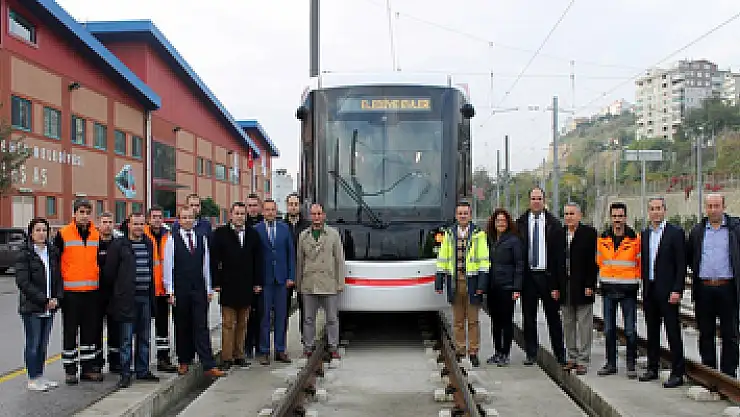 Yerli tramvay hizmet vermeye başladı