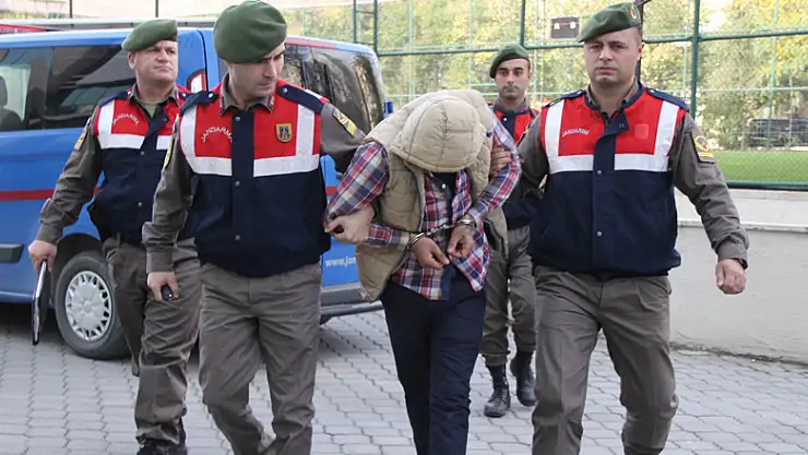 Caminin lojmanından bakır semaver çaldı