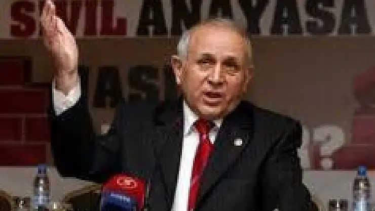 <font style'color: red'><blink>CANLI</blink></font>  Kuzu' dan Başkanlık modeli mesajı