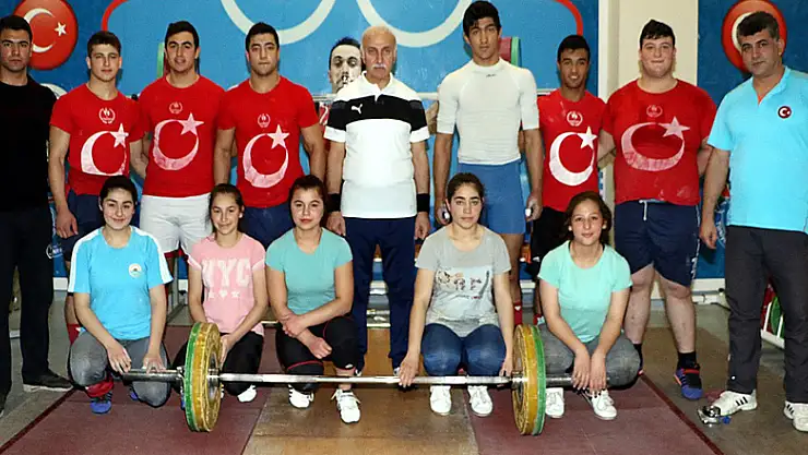 Vali Şahin sporcularla bir araya geldi