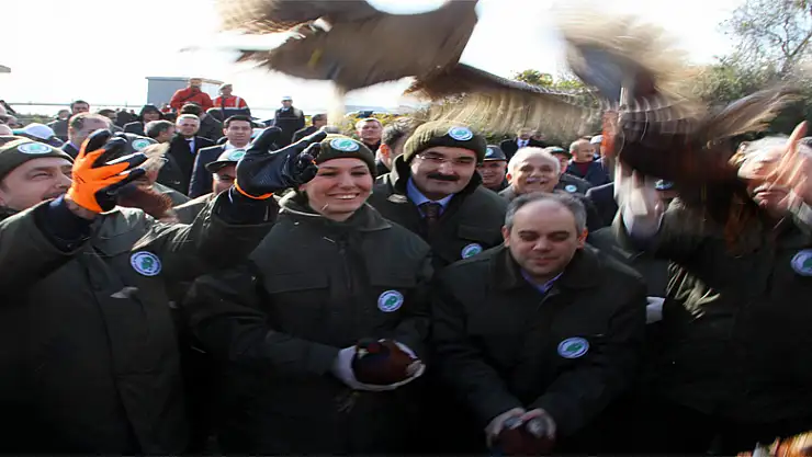 Bakan Eroğlu ve Kılıç 200 sülünü doğaya saldı
