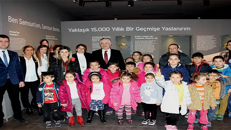 İşaret dili rehberliğinde müze seyahati