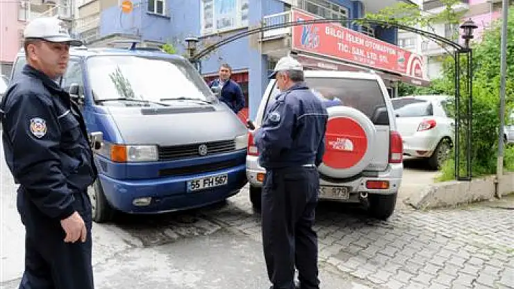 El freni çekilmeyen minibüs kazaya neden oldu
