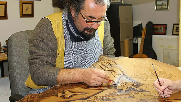 15 Temmuz'u kösele deri üzerine işledi 