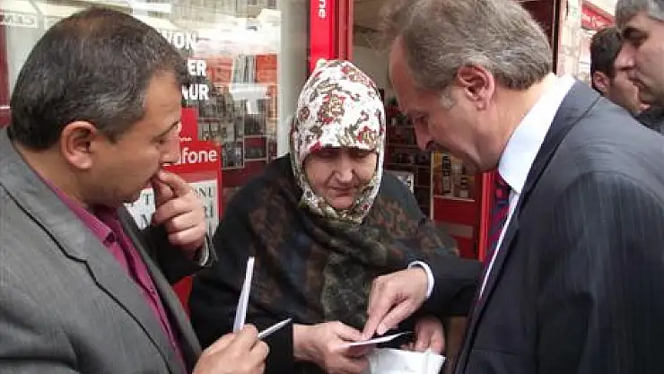 Aday Özden'den yardım eli