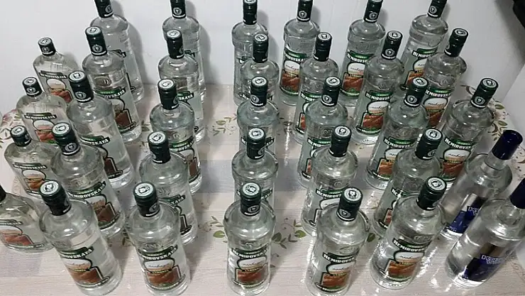Yılbaşı öncesi 34 şişe kaçak içkiyle yakalandı