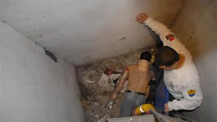 9. Kattan düştü ayağı kırıldı