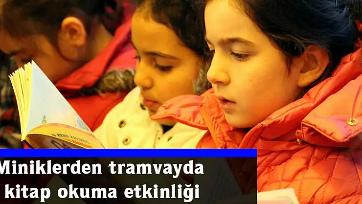 Miniklerden tramvayda kitap okuma etkinliği