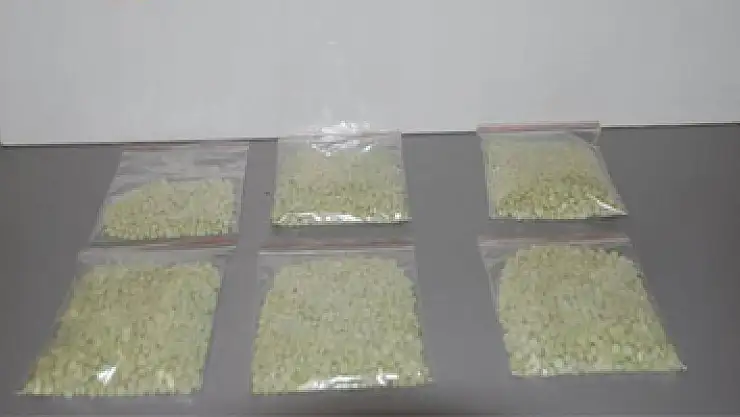 Otomobil tamponunda 5 bin 300 uyuşturucu hap