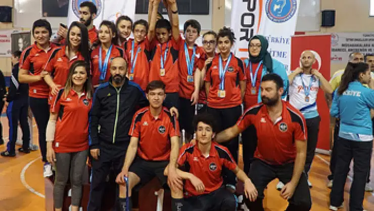 İşitme engelliler Türkiye Badminton Şampiyonası sona erdi