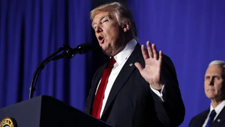 Mahkeme Trump'ın göçmen yasağını askıya aldı