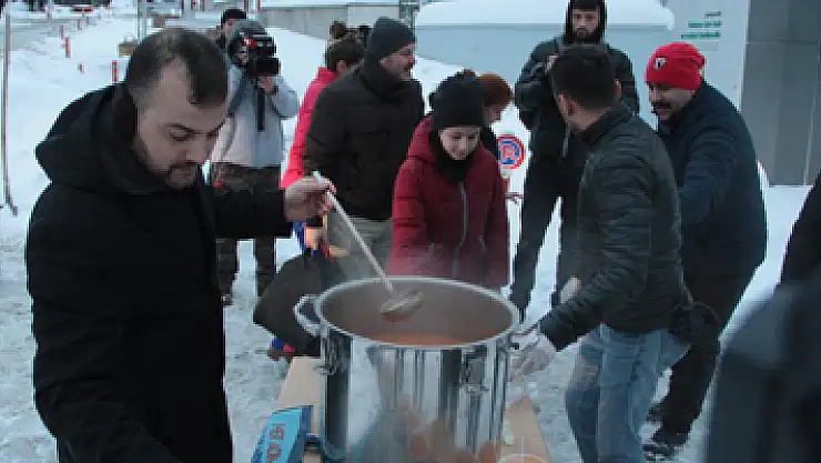 Donduran soğukta ısıtan ikram