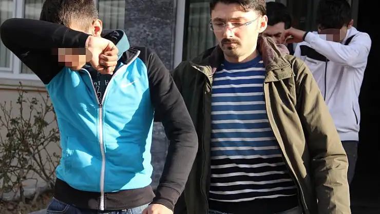 Ayakkabı hırsızlığı zanlıları yakalandı