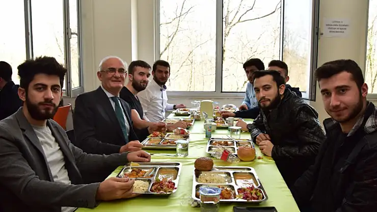 Başkan Yılmaz OMÜ'lü Öğrencilerle Aynı Sofrada