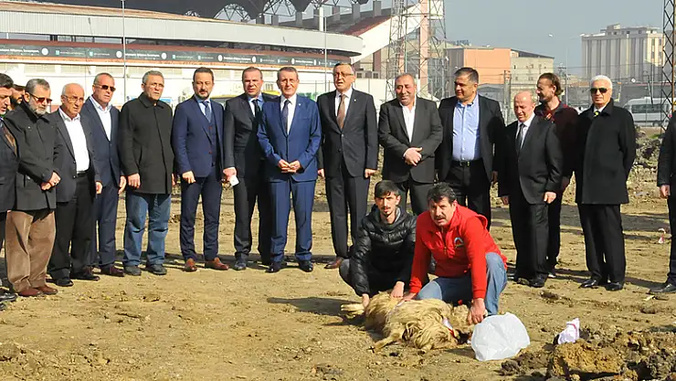 Yeni hizmet binası için ilk kazma vuruldu