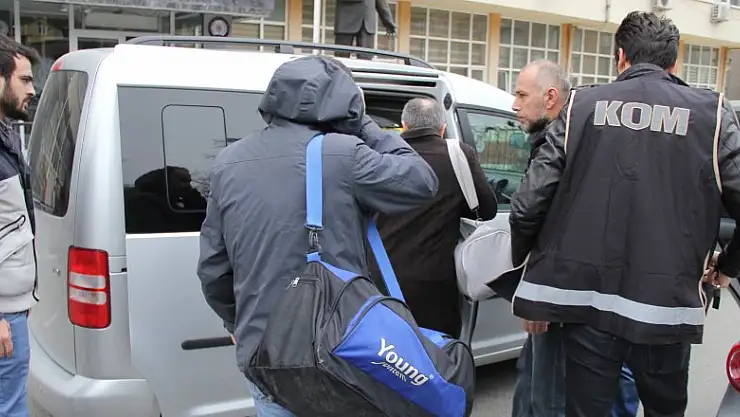 ByLock'tan 3'ü öğretmen 4 kişi tutuklandı