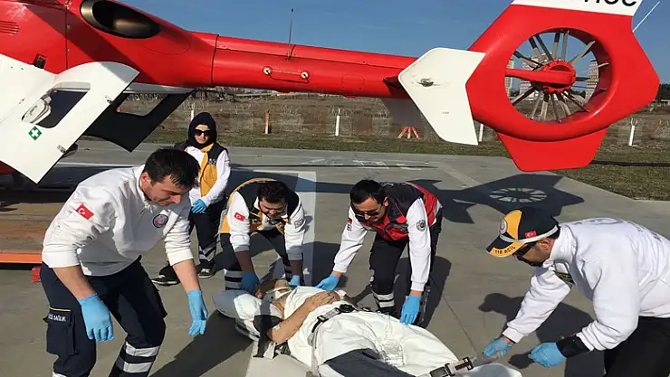 Göçük altında kalan işçi hastaneye kaldırıldı