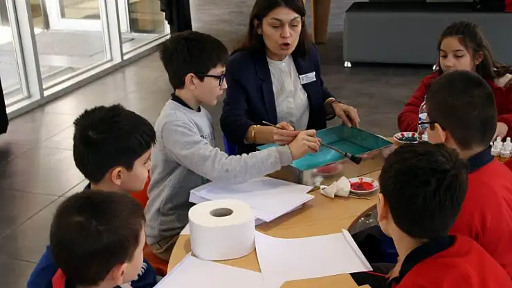 Minikler ebru yaptı