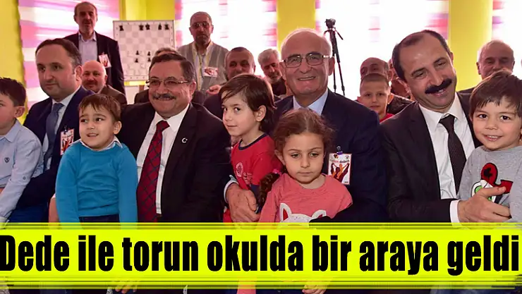 Dede ile torun okulda bir araya geldi