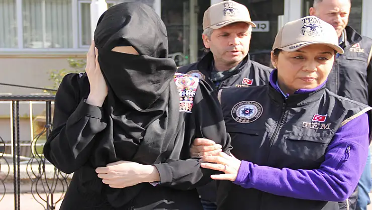 Cezaevine telefon parçası götürürken yakalandı