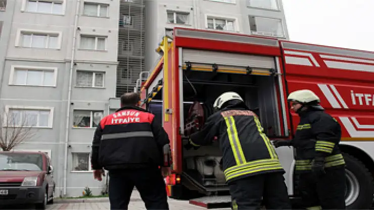 Sigaradan çıkan yangın mutfağı yaktı