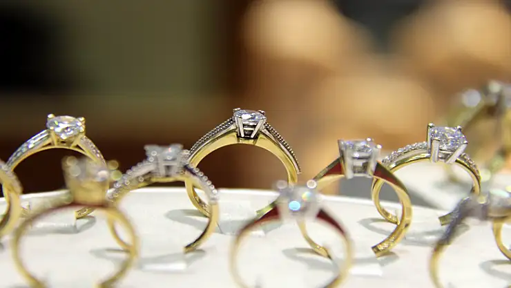 Kuyumcuların başı 'altında indirim' mesajları ile dertte