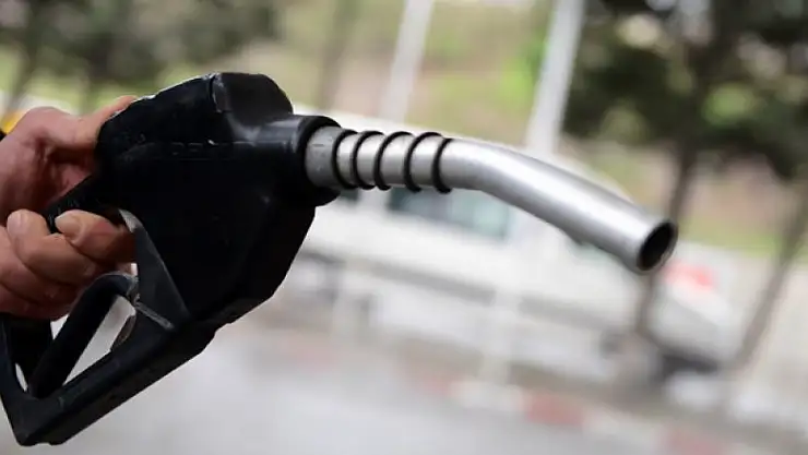 Benzinde 9 kuruş indirim bekleniyor