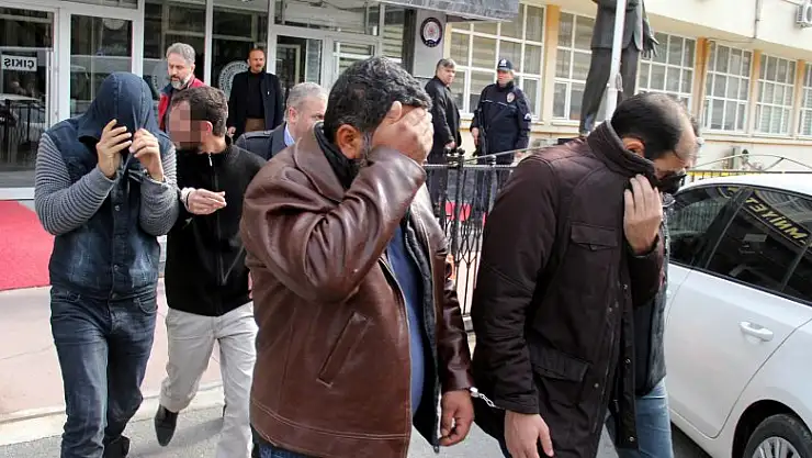 Dolandırıcıları araç plakaları yakalattı