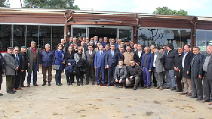 Atakum'da milletvekili ve başkanlar muhtarlarla buluştu