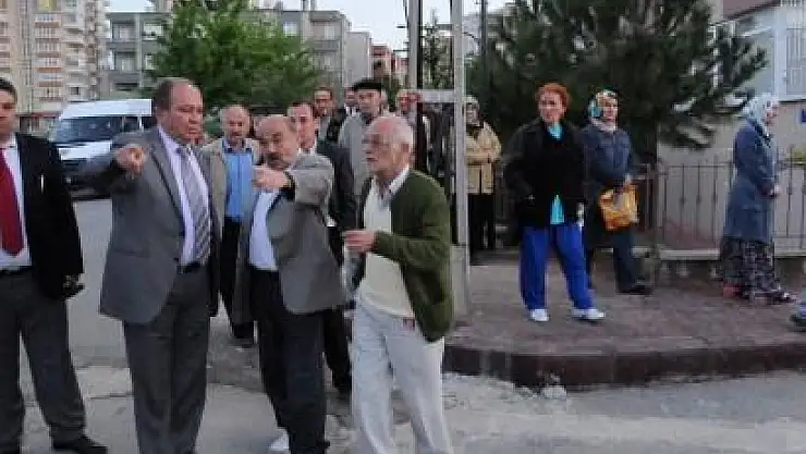 Burma, sel mağdurları ile buluştu