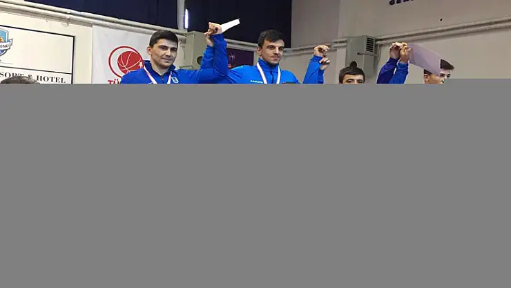 İlkadım'ın genç güreşçileri şampiyonlukla döndü