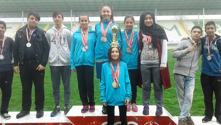Cemil Meriç Ortaokulu Atletizm'de Samsun ikincisi